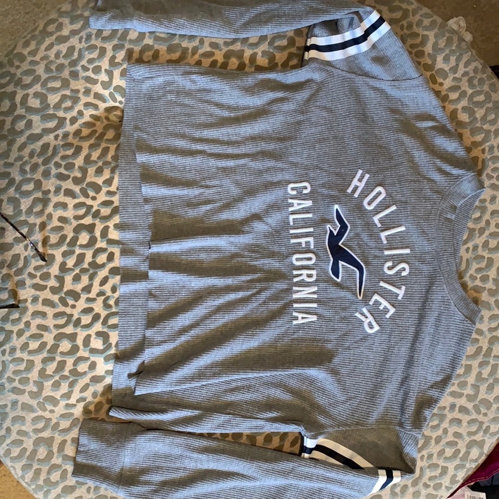 Women’s Hollister long sleeve cropped shirt